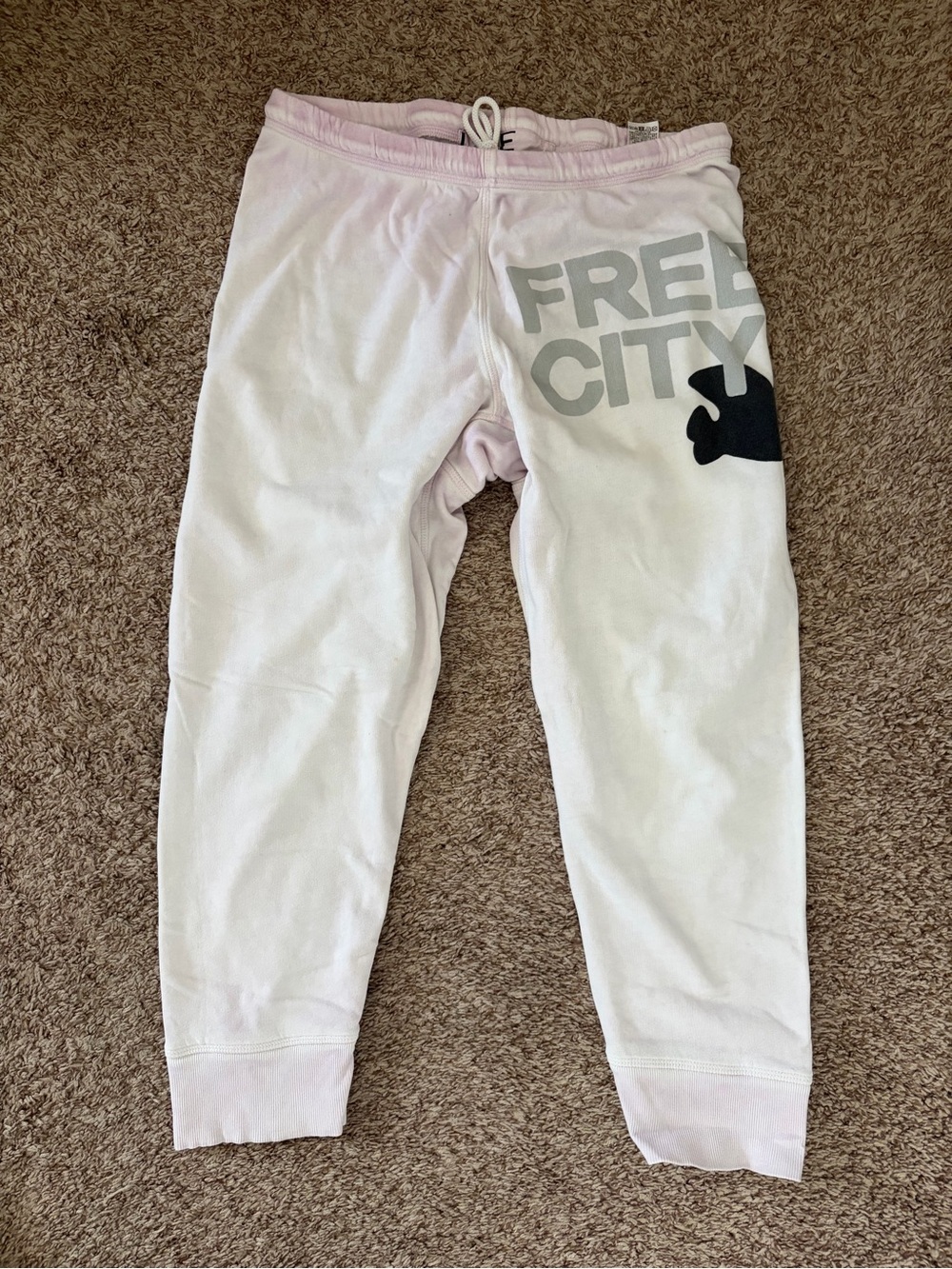 freecity light pink crop sweatpants